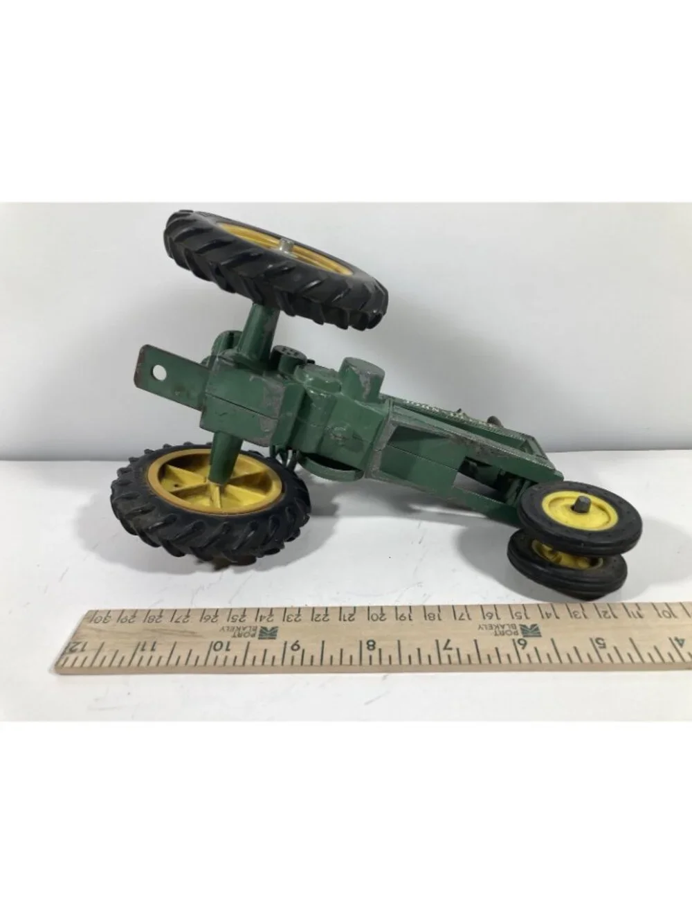 Ertl John Deere 1934 Model-A Tractor Narrow Front 1:16 Diecast Heavy Wear